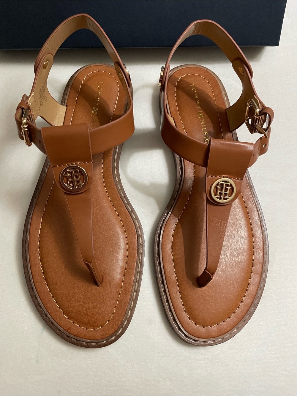 Tommy Hilfiger NIB Bennia Flat Thong Brown  T-Strap Logo Sandals Shoes Size 6.5